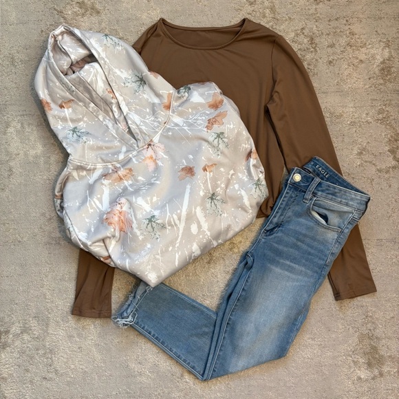 Closet Refresh - 6 Piece Multi-Brand Bundle - Mixed Size Clothing Lot Capsule - Picture 12 of 16